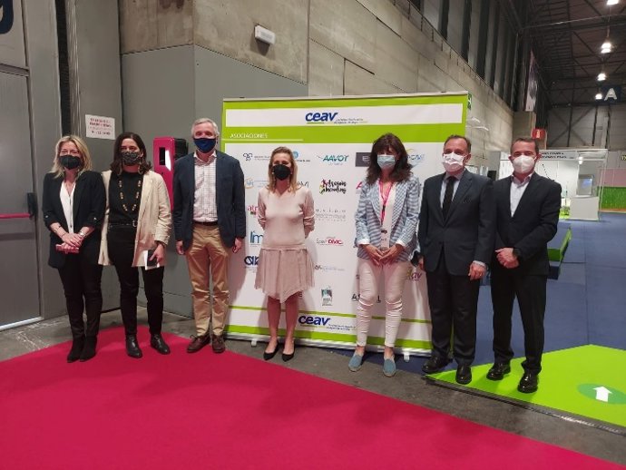 Representantes de CEAV y Saborea España durante la presentación del acuerdo.