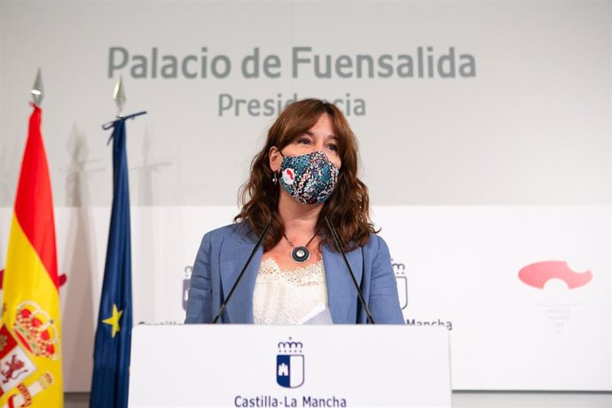 La portavoz del Gobierno de Castilla-La Mancha, Blanca Fernández, en rueda de prensa