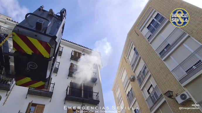Incendio orginado en una vivienda de la Plaza de la Gavidia