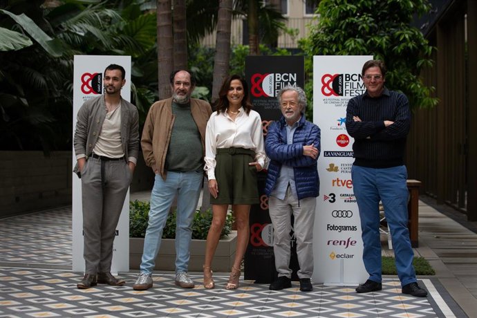 El equipo de la película 'Poliamor para principiantes'