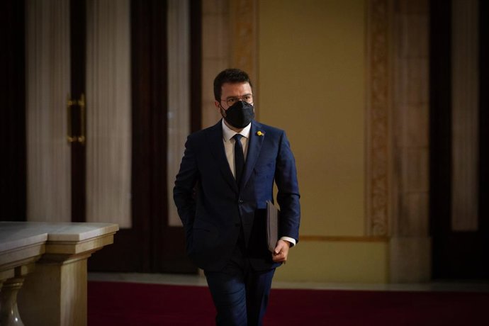 El nuevo presidente de la Generalitat, Pere Aragons, en su llegada al Parlament para el pleno de investidura.