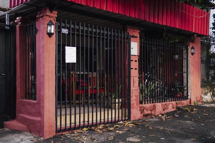 Archivo - Restaurante cerrado en Asunción, Paraguay