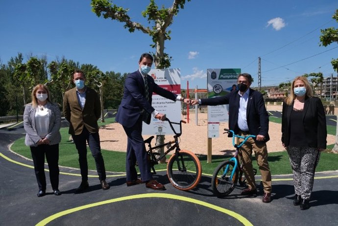 De izda a dcha, Jiménez, Palencia, Ibáñez, Peregrina y De Gregorio en la nueva pista de pumptrack de Arcos de Jalón.
