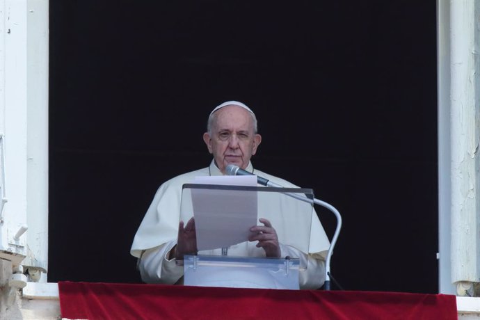 09 May 2021, Vatican, Vatican City: Pope Francis delivers Regina Caeli prayer form the window overlock St. Peter's Square at the Vatican . Photo: Evandro Inetti/ZUMA Wire/dpa