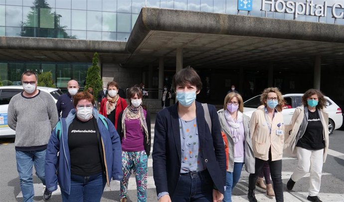 La portavoz nacional del BNG, Ana Pontón, tras reunirse con la comisión de centros de Atención Primaria del área sanitaria de Santiago-Barbanza en el Hospital Clínico de Santiago.