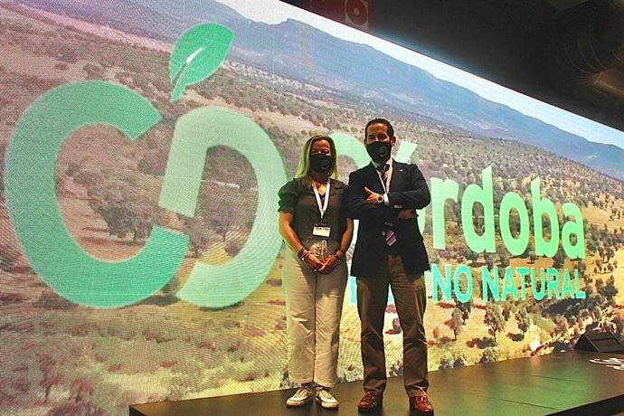 La primera teniente de alcalde y delegada de Turismo en el Ayuntamiento de Córdoba, Isabel Albás, en la presentación de 'Córdoba Destino Natural' en Fitur.