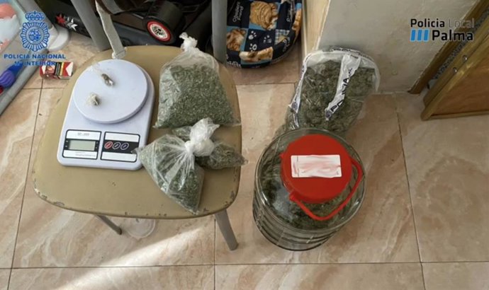 Un kilo de sustancias estupefacientes.