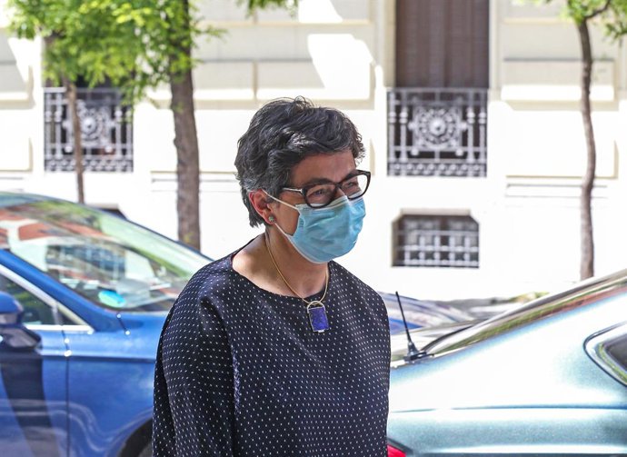 La ministra de Asuntos Exteriores, Arancha González Laya, antes de una visita a la Real Academia Española (RAE), a 20 de mayo de 2021, en Madrid (España). La titular de Exteriores visita este jueves la RAE cuando España se encuentra en plena crisis dipl