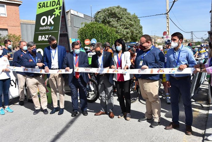 Inicio de la cuarta etapa de la Vuelta Ciclista a Andalucía