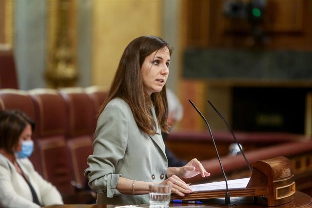 La ministra de Derechos Sociales y Agenda 2030, Ione Belarra, interviene durante una sesión de control en el Congreso de los Diputados, a 12 de mayo de 2021, en Madrid, (España). Durante el pleno el Ejecutivo se enfrentará a las preguntas de la oposición,