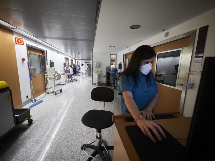 Archivo - Uso de la mascarilla