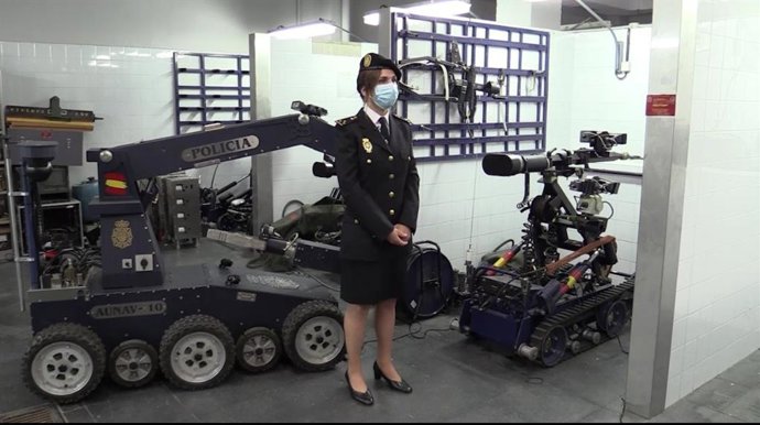 Los TEDAX de la Policía Nacional incorporan seis nuevos agentes, entre ellos una mujer, tras superar el proceso de selección