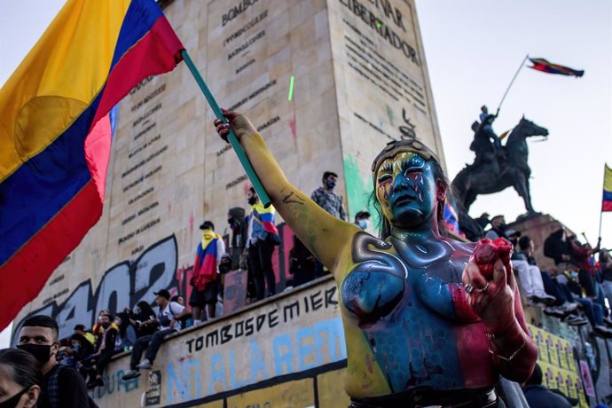 19 May 2021, Colombia, Bogota: A woman with body paint waves the Colombian flag at the Plaza de Los Heroes during a demonstration against the government of President Ivan Duque Marquez. Photo: Antonio Cascio/SOPA Images via ZUMA Wire/dpa