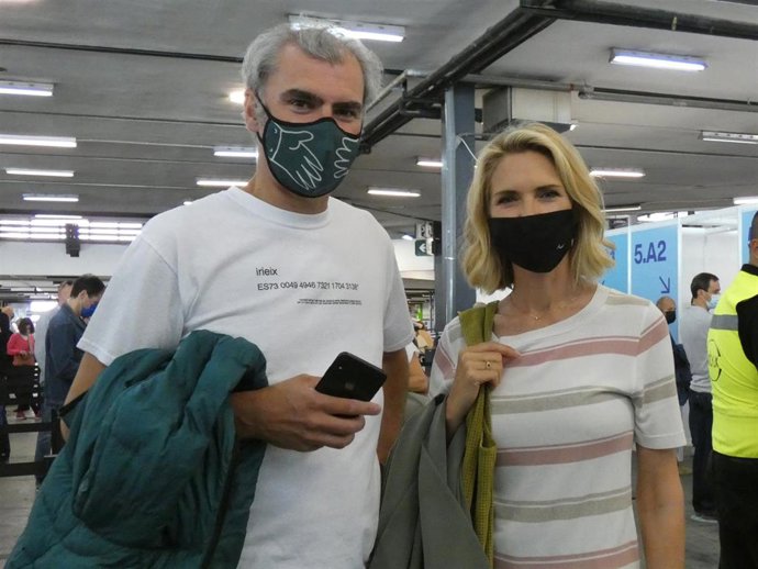 JUDIT MASCÓ Y SU MARIDO, EDUARDO VICENTE, RECIBEN LA PRIMERA DOSIS DE LA VACUNA CONTRA LA COVID