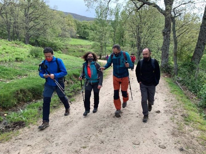 El consejero de Desarrollo Sostenible, José Luis Escudero, participa en la ruta guiada 'Subida al pico Cerrón por el Valle del río Ermito'.