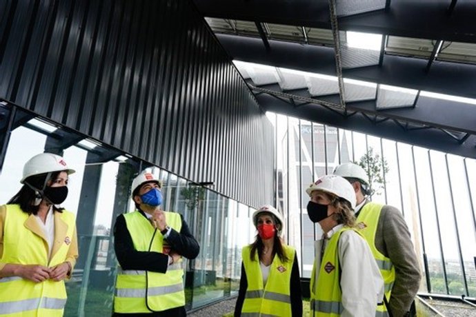 El consejero de Vivienda y Administración Local en funciones, David Pérez, que ha visitado el avance de las obras del futuro Centro Integral del Transporte de Madrid, situado en el madrileño barrio de La Ventilla, en el distrito de Tetuán