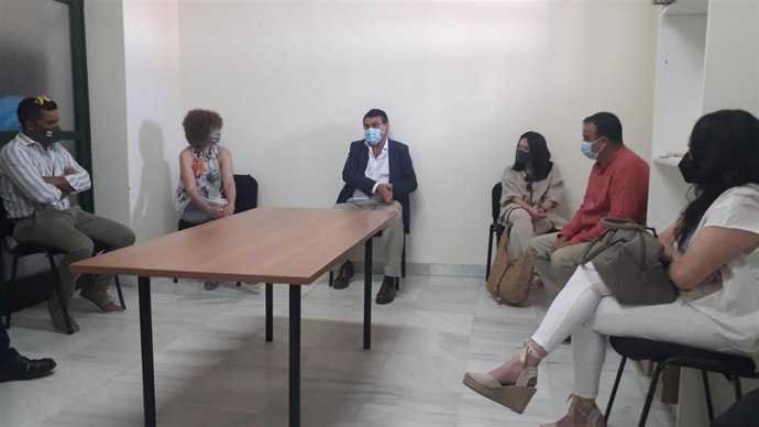 El parlamentario andaluz de Vox Rafael Segovia, en una visita a La Palma del Condado (Huelva).