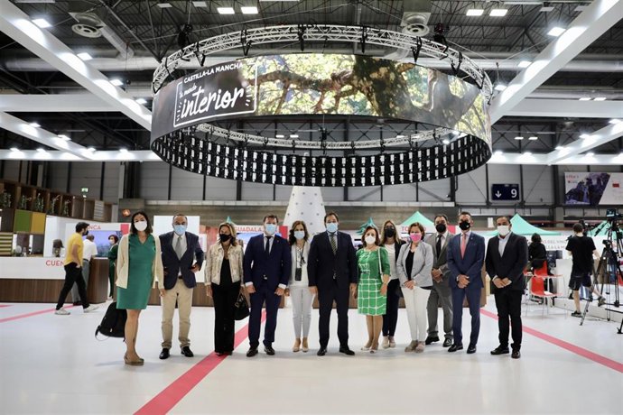 El presidente regional del PP, Paco Núñez, visita Fitur.