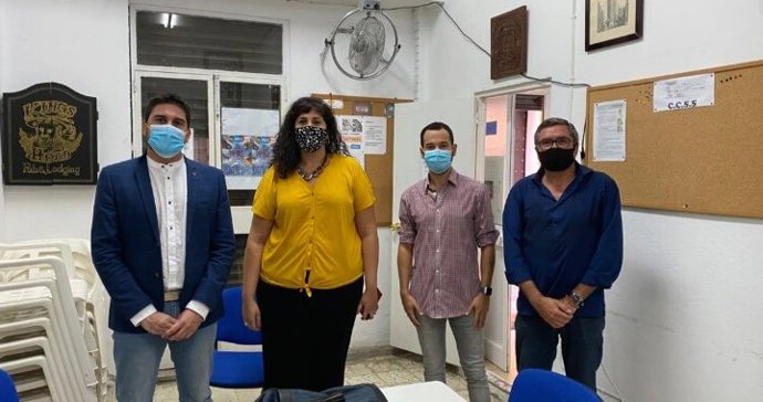 Ismael Sánchez se reúne con una asociación de sordos.