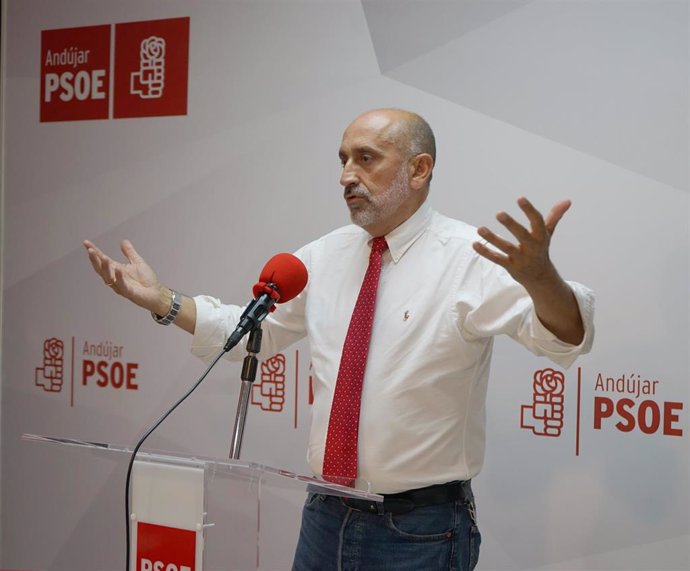 El precandidato de las primarias del PSOE-A a la Junta Luis Ángel Hierro.