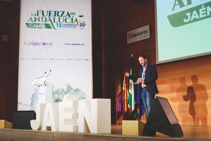 El presidente del PP de Jaén, Erik Domínguez, en una foto de archivo durante su intervención en el Congreso provincial del PP.