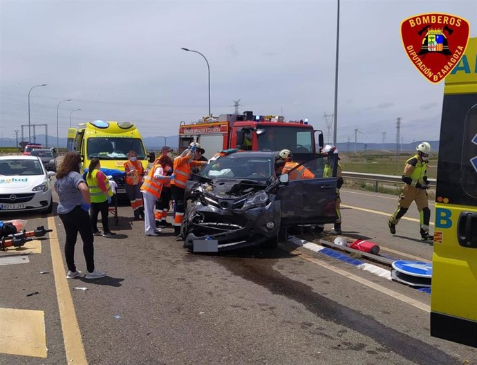Heridas tres personas en un accidente de tráfico en el acceso de la N-122 a la AP-68, en Gallur.
