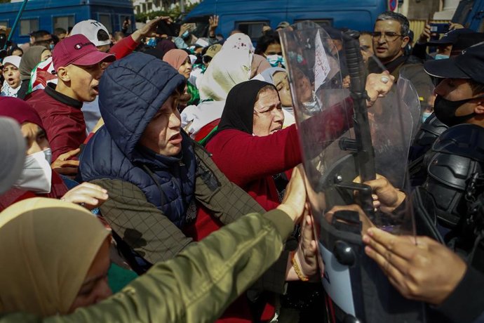 Archivo - Imagen de archivo de protestas en Argelia