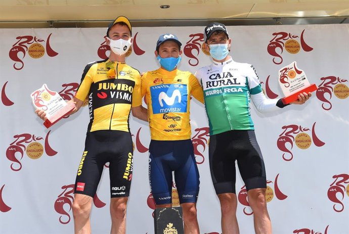 Miguel Ángel López en lo alto del podio de la 67 edición de la Vuelta a Andalucía