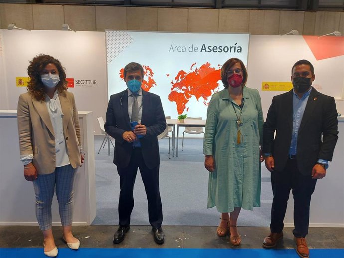 La presidenta de la Diputación de Palencia, Ángeles Armisén, junto a los diputados responsables del área de Cultura y Turismo, Carolina Valbuena y Francisco Pérez, ha mantenido una reunión con el presidente de Segittur, Enrique Marín.