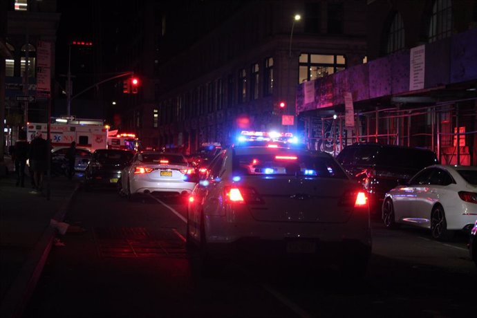 Cohes de la Policia i una ambulncia en Mineápolis, Minesota