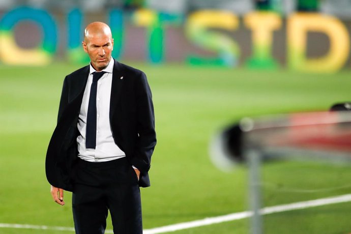 Archivo - Zinedine Zidane, head coach of Real Madrid, looks on during the spanish league, LaLiga, football match played between Real Madrid and RCD Mallorca at Alfredo Di Stefano Stadium on June 24, 2020 in Villarreal, Spain. The Spanish La Liga is rest