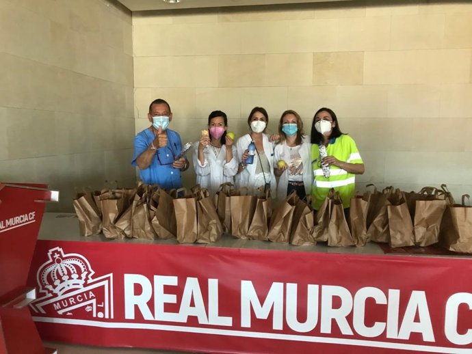 Vacunación en el estadio Enrique Roca