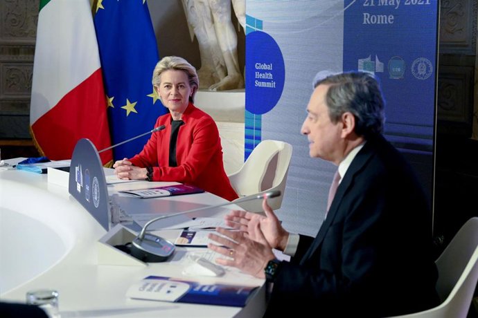 Ursula von der Leyen y el primer ministro de Italia, Mario Draghi