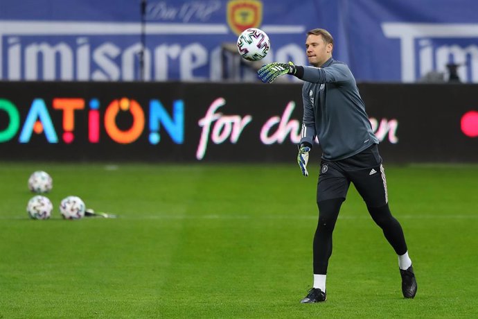 Archivo - 27 March 2021, Romania, Bucharest: Germany goalkeeper Manuel Neuer practices during a training session for the German national soccer team ahead of Sunday's 2022 FIFA World Cup European Qualifiers Group J soccer match against Romania. Photo: S