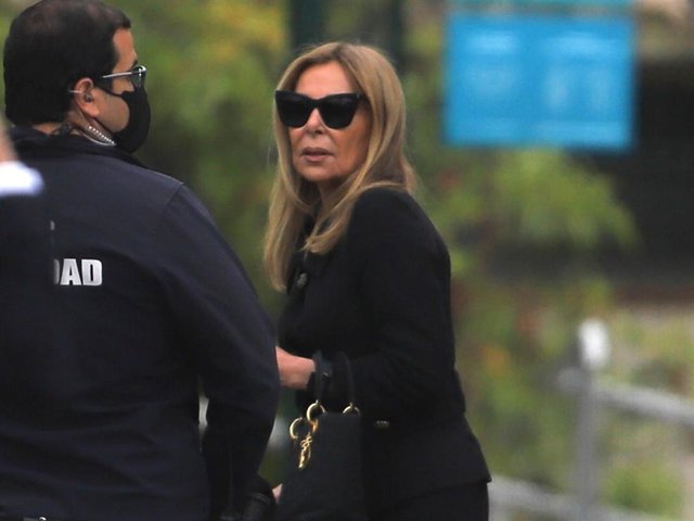 ANA OBREGÓN EN EL ÚLTIMO ADIÓS A SU MADRE