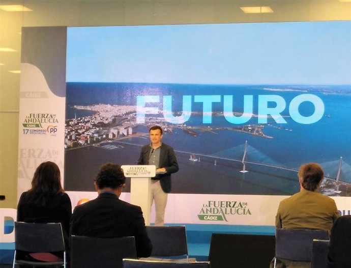Bruno García exponiendo su proyecto en el Congreso Provincial del PP