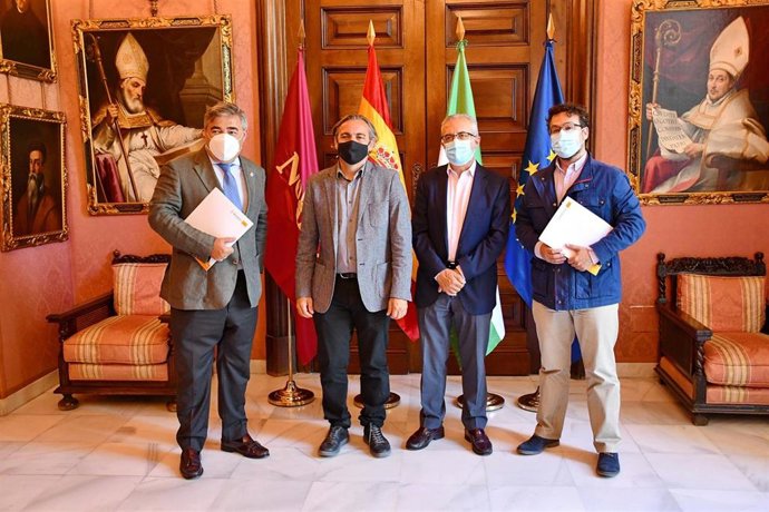 Firma de convenios entre el Ayuntamiento de Sevilla, la Fundación SAMU y Andalucía Acoge.