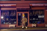 El incendio originado en una nave de Vilalba (Lugo) calcina parte de la fábrica y afecta a su estructura