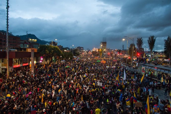 Manifestaciones de este sábado en el Monumento Los Hérores en Bogotá