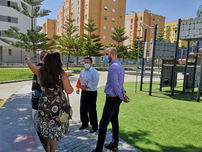 Cs pide "más sombras y más papeleras" en el parque de la calle Periodista Juan Tribuna de Sevilla Este