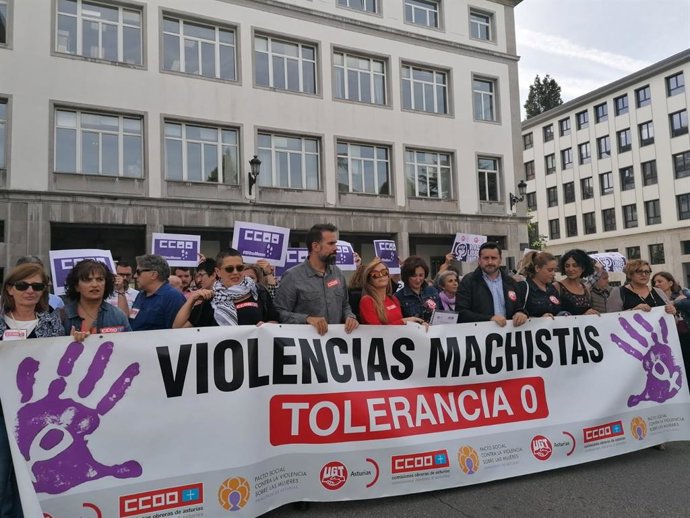 Archivo - Imagen de archivo de una concentración convocada por UGT y CCOO contra las violencias machistas en Oviedo