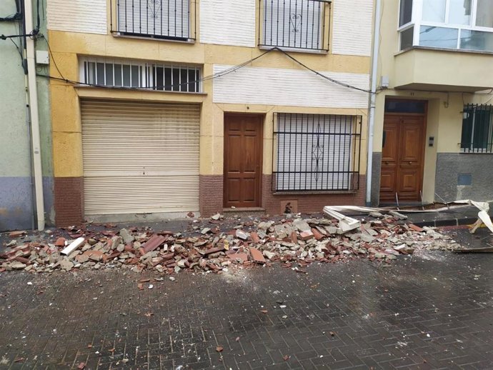 Caída del vuelo-lomera del tejado de un edificio de Moratalla