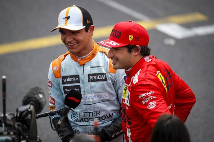 Carlos Sainz junto a Lando Norris