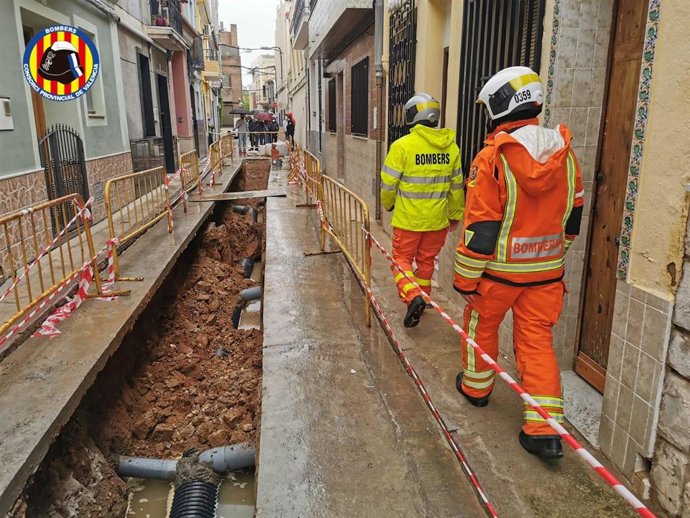 Hundimiento de los laterales de una zanja en Massanassa (Valencia)
