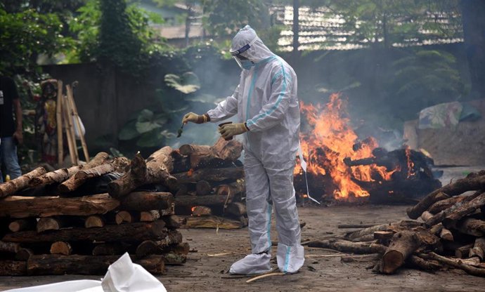 Crematorio en India durante la pandemia de coronavirus
