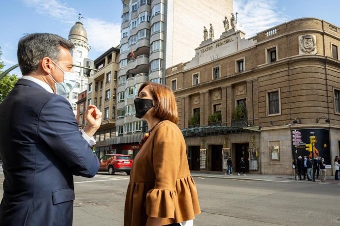 El Ayuntamiento de Zaragoza inicia las obras de reparación en las fachadas del Teatro Principal.