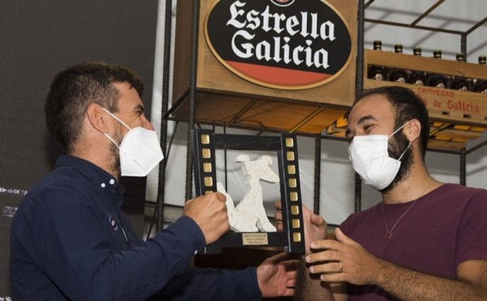 El cineasta Álvaro Gago, recoge un premio en la última edición del Festival de Cans
