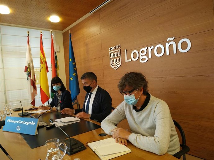 Escobar, Lapeña y Ruiz Lasanta, en la rueda de prensa