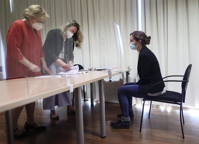 La líder de Más Madrid, Mónica García, acude a presentar las credenciales para recoger el acta de diputada de la Asamblea de Madrid, a 24 de mayo de 2021, en Madrid (España).La Asamblea de Madrid resultado de las elecciones del pasado 4 de mayo se const
