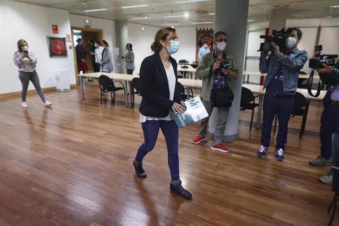 La líder de Más Madrid, Mónica García, a su llegada a la presentación de las credenciales para recoger el acta de diputada de la Asamblea 